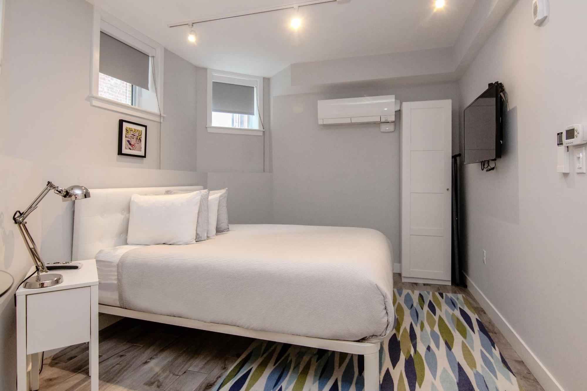 A Stylish Stay W/ A Queen Bed, Heated Floors.. #3 ブルックライン エクステリア 写真