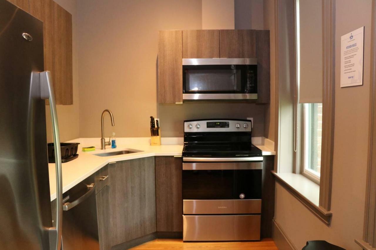 A Stylish Stay W/ A Queen Bed, Heated Floors.. #3 ブルックライン エクステリア 写真