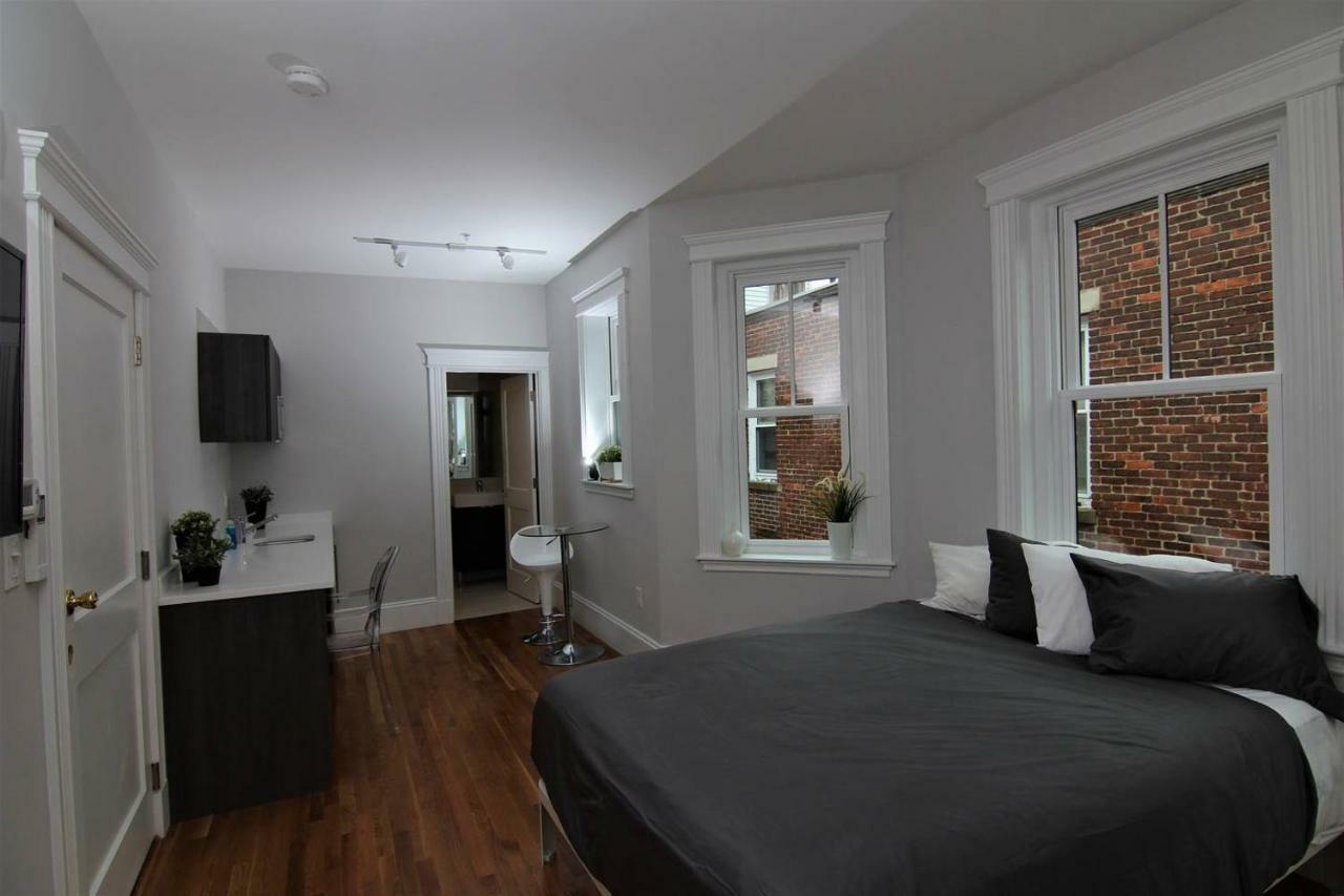 A Stylish Stay W/ A Queen Bed, Heated Floors.. #3 ブルックライン エクステリア 写真