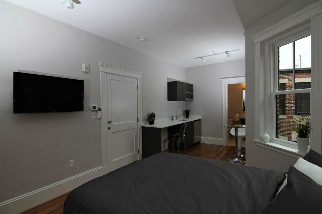 A Stylish Stay W/ A Queen Bed, Heated Floors.. #3 ブルックライン エクステリア 写真
